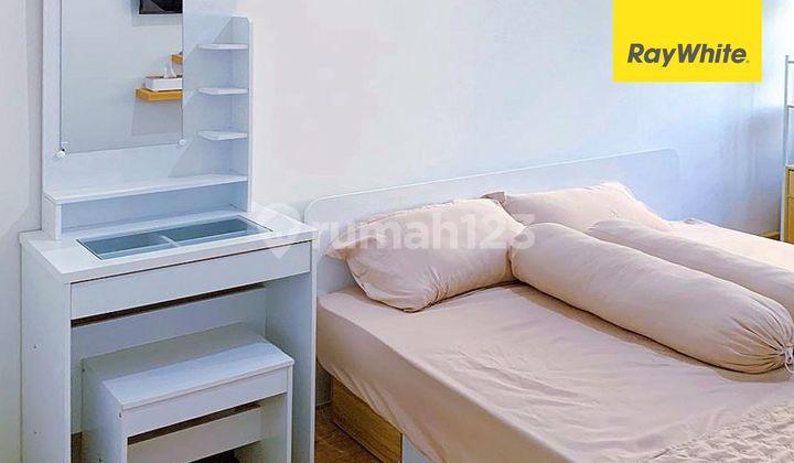 kamar tidur apartemen fully furnished, view swimming