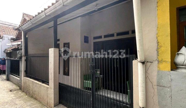 tampak depan rumah terawat siap huni antapani