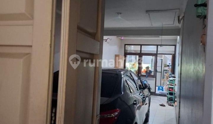 garasi/carport rumah bagus full furnish kembar