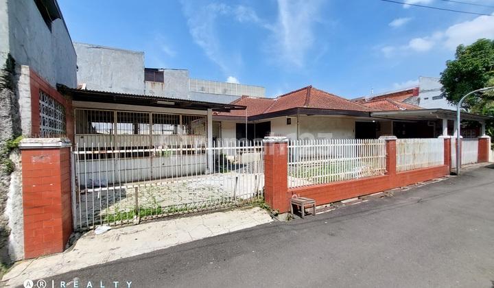 tampak depan rumah hitung tanah di gegerkalong