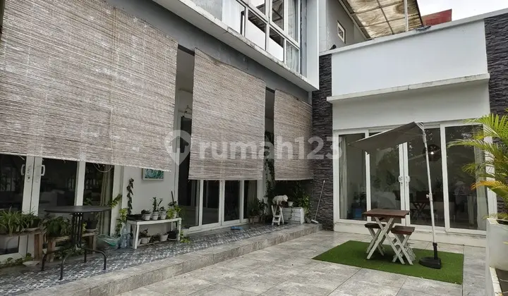 foto lainnya rumah depan taman luas, the
