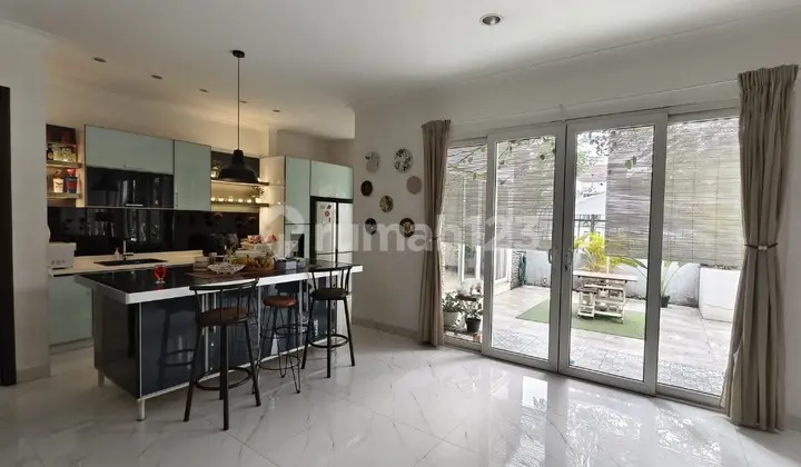 foto lainnya rumah depan taman luas, the