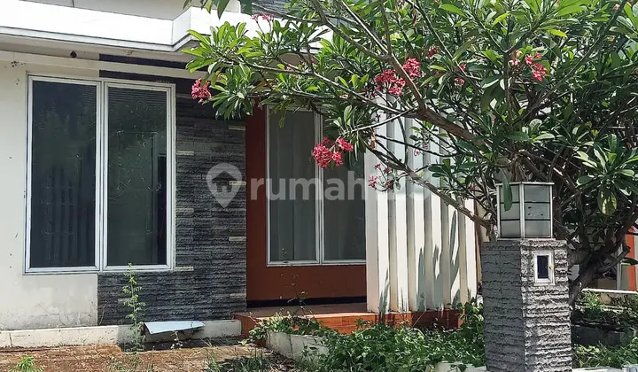 tampak depan rumah bagus di la diva