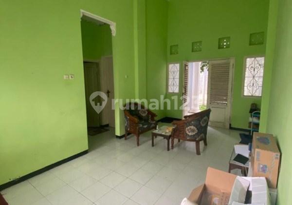 ruang tamu rumah bagus dijual di puncak