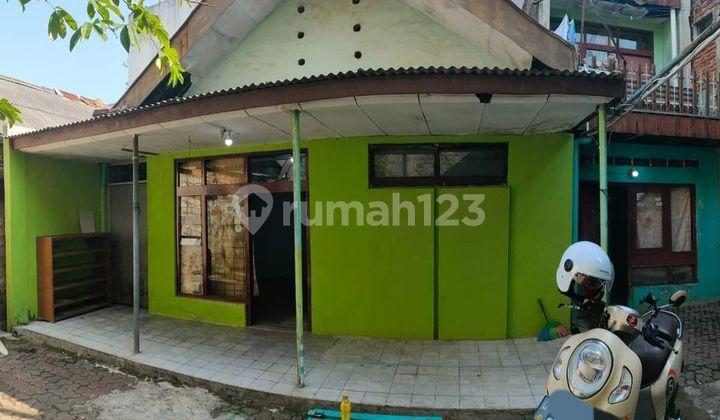 tampak depan rumah lama cocok untuk kostan
