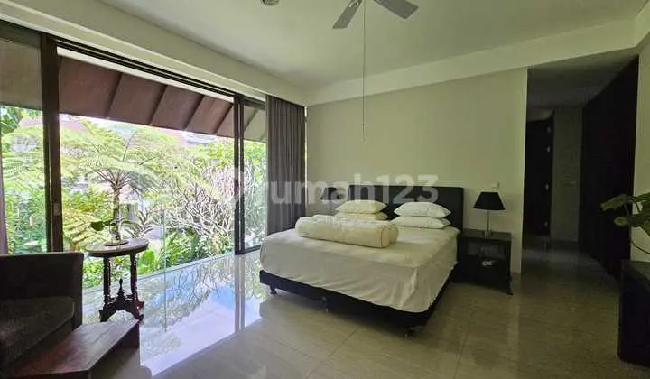 kamar tidur rumah furnish dalam perumahan elite