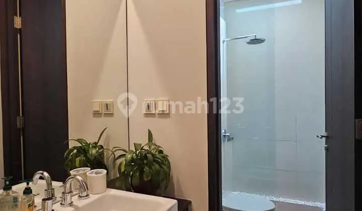 kamar mandi rumah furnish dalam perumahan elite