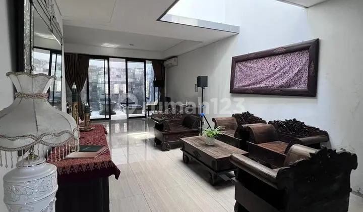ruang tamu rumah mewah termurah hyarta residence