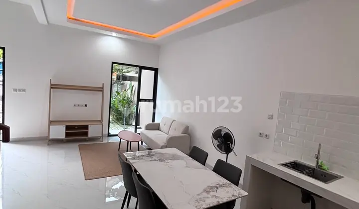ruang makan rumah 2 lantai, siap huni