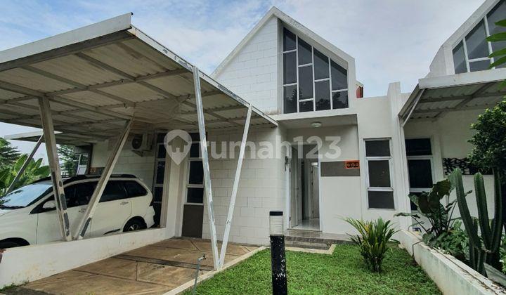 tampak depan rumah modern minimalis vila bogor