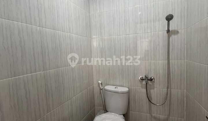 kamar mandi rumah siap huni 2 lantai
