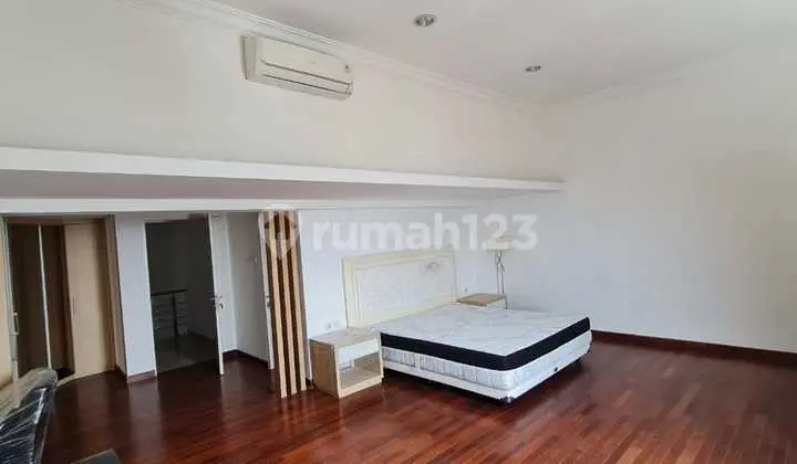 kamar tidur apartement grand kartini type penthouse