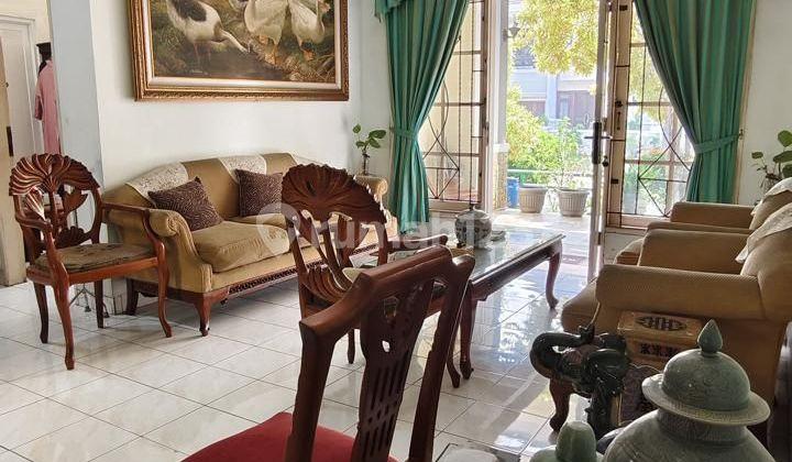 ruang tamu rumah bagus 2lt di boulevard
