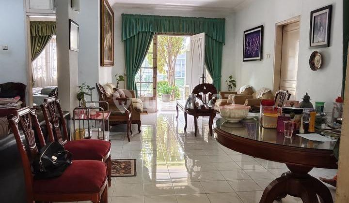 ruang tamu rumah bagus 2lt di boulevard