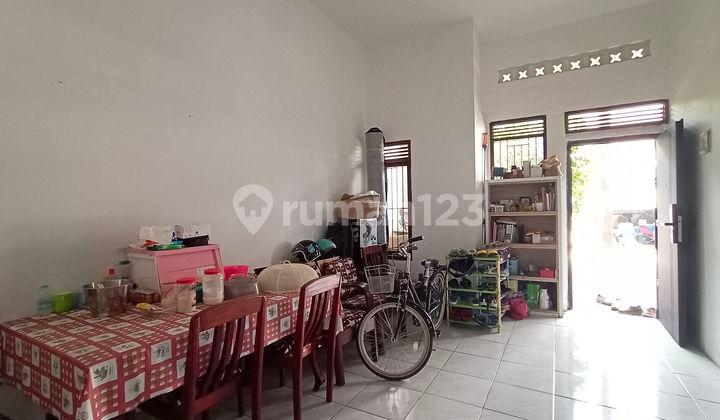 ruang keluarga dijual cepat! rumah 2 lantai