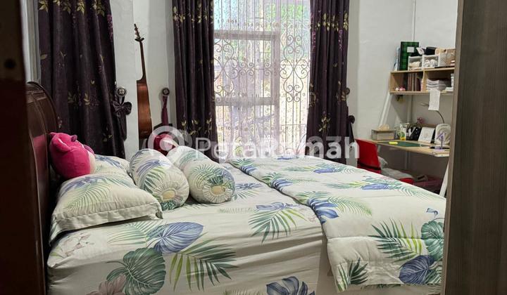 kamar tidur villa jalan stm ujung komplek