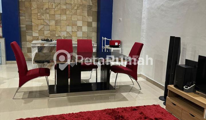 ruang keluarga villa jalan stm ujung komplek