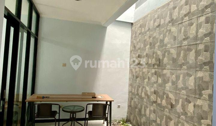 backyard rumah minimalis modern di townhouse