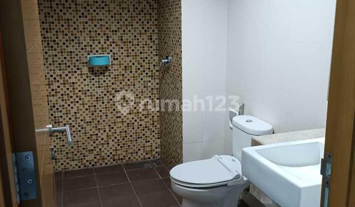 kamar mandi 1833. apartemen aryaduta cito surabaya