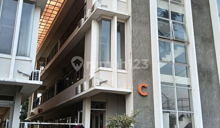 ruang tamu kost kosan dibantu pengelolaannya di