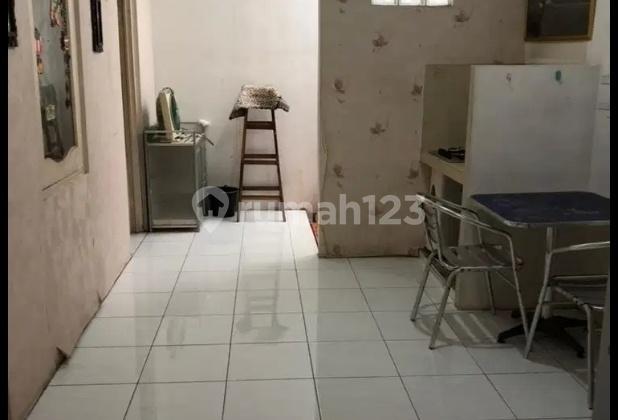 ruang keluarga rumah taman ubud kencana lippo