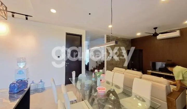tampak depan dijual freehold dan leasehold rumah