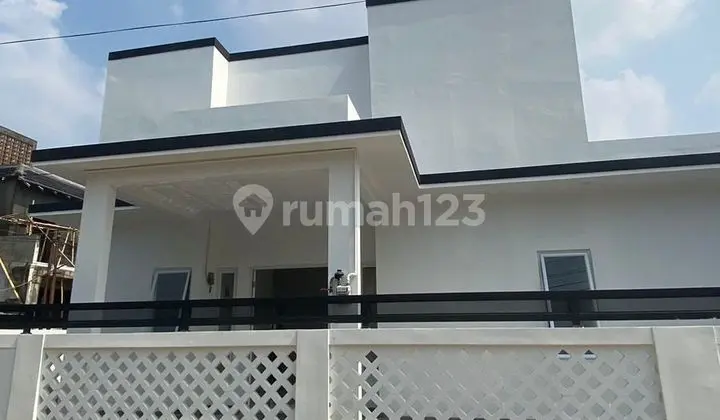 tampak depan rumah baru dan bagus di