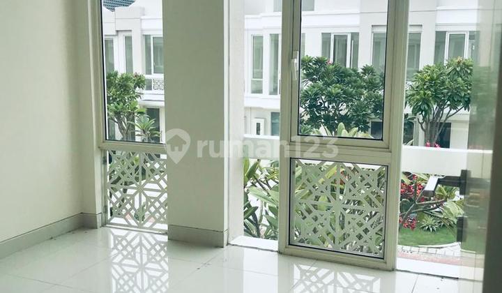 tampak depan dijual murah rumah grand pakuwon