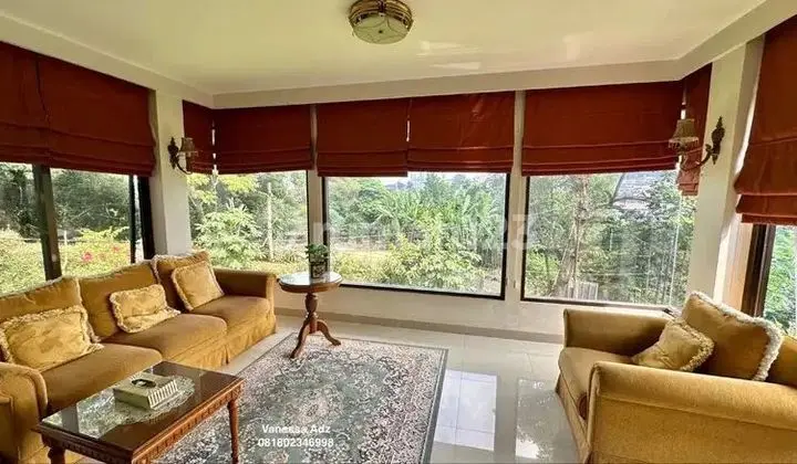 ruang keluarga rumah bagus mewah di cisitu