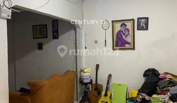 kamar tidur rumah dekat sekolah di perum