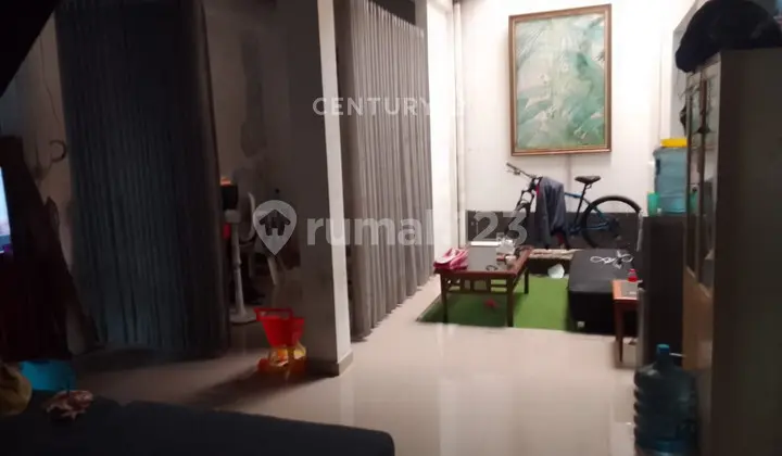 ruang tamu rumah strategis di komplek bojong