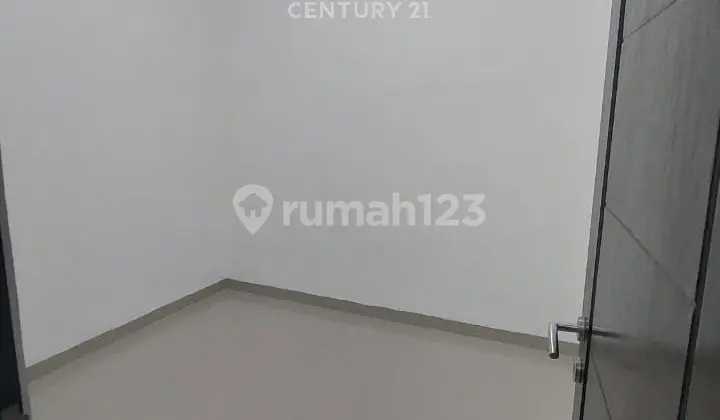 kamar tidur rumah dekat stasiun.kereta 2 lantai.4