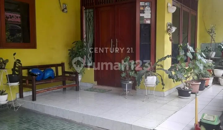 foto lainnya rumah dekat stasiun kereta di