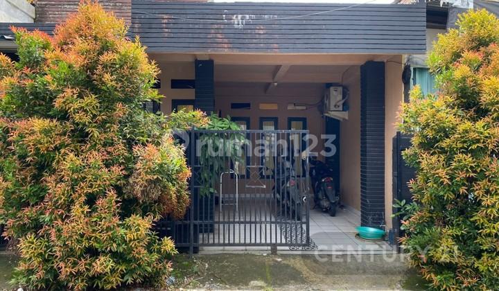 tampak depan rumah siap huni taman pagelaran