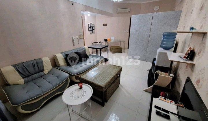 ruang tamu apartemen puncak marina 2 bedroom