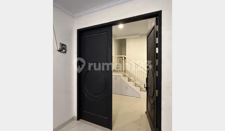 tampak depan rumah dekat ui full furnished.