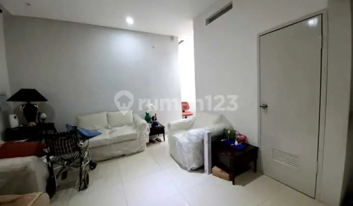 ruang keluarga turun.harga rumah dalam town house
