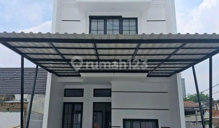 tampak depan rumah classic bata merah cipayung