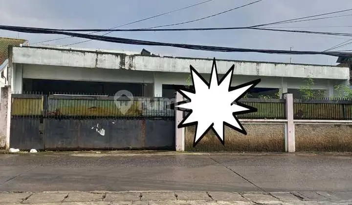 tampak depan rumah di pasir layung padasuka