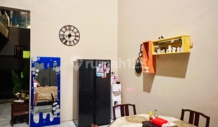 ruang makan rumah di kompleks metropolitan cinere