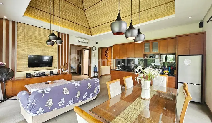 ruang makan villa di vimalla hills, gadog,