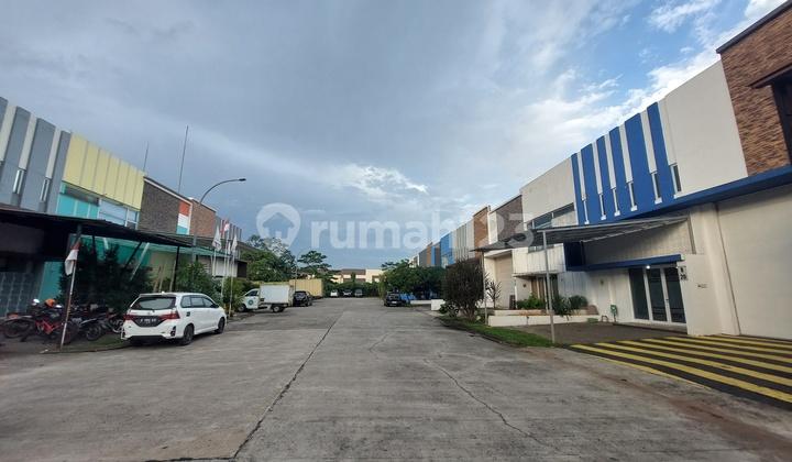 tampak depan jarang ada, gudang compark kota