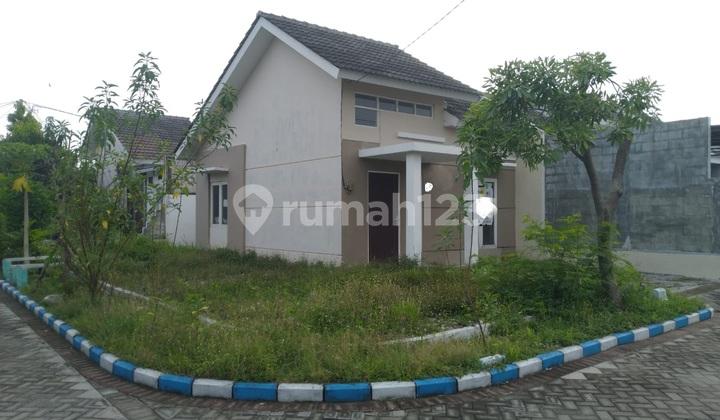 tampak depan rumah baru greess di alam