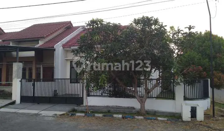 tampak depan rumah baru gresss di perumahan