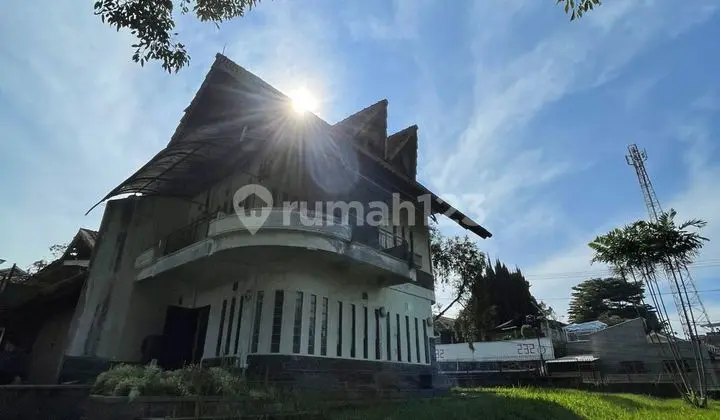tampak depan villa asri hitung tanah halaman