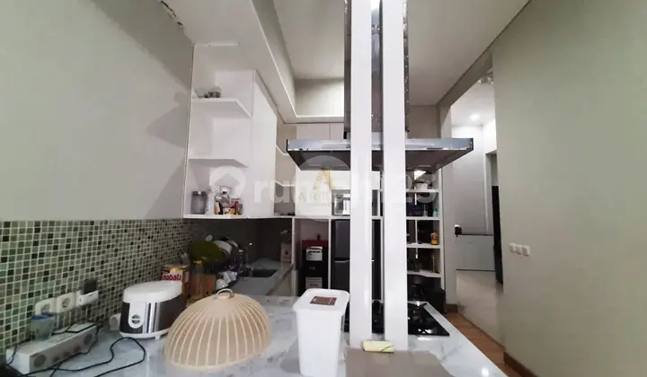 ruang makan rumah semi furnished bagus kopo