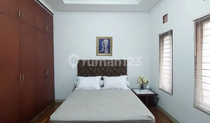 kamar tidur rumah minimalis asri komplek mega