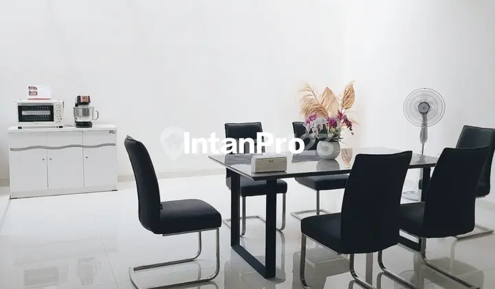 ruang makan dijual rumah 2 lantai siap