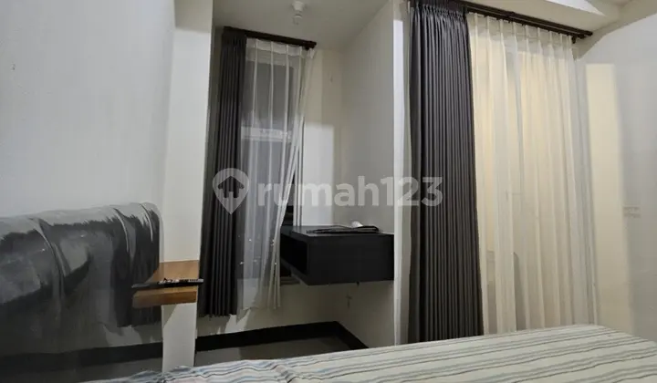 ruang keluarga disewakan apartemen full furnish east