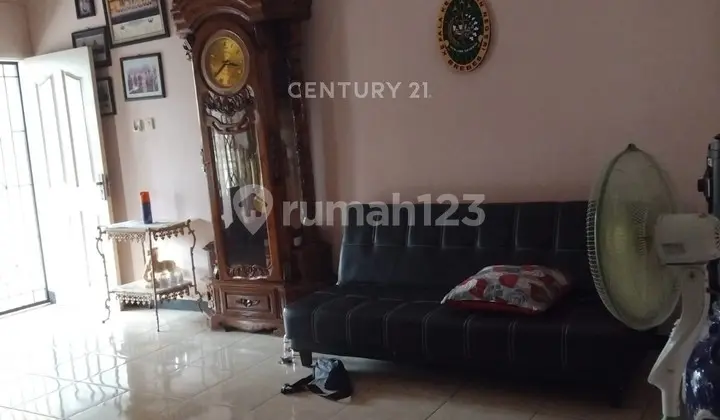 ruang tamu rumah perumahan erfina kencana regency